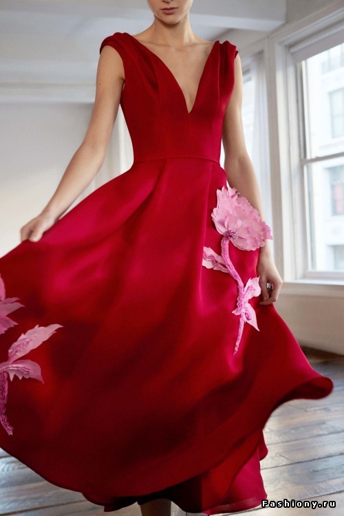 Элегантность и женственность в коллекции Carolina Herrera pre-fall 2018 Элегантность и женственность в коллекции Carolina Herrera pre-fall 2018