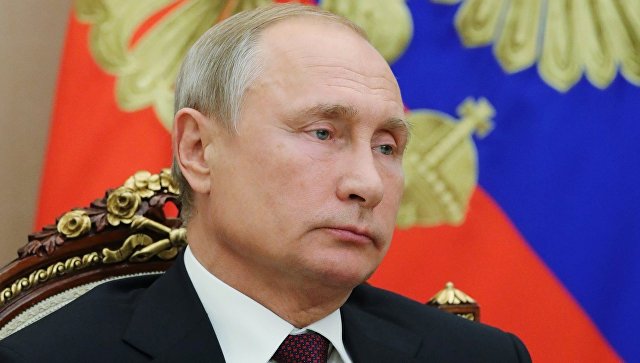 Путин подписал закон о наказании за отказ опровергать ложную информацию