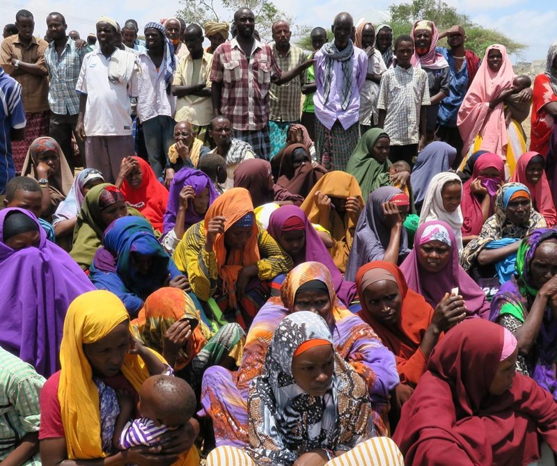 Женщины обязаны покрывать голову платком Могадишо, жители Сомали, сомали