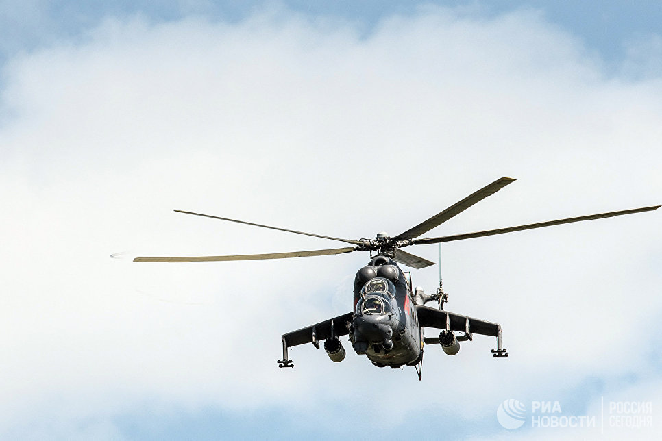 Вертолет Ми-24 во время тактических учений Вертолет Ми-24 во время тактических учений
