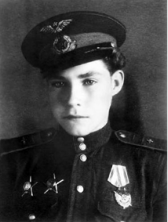 Дети на войне. Подвиг Аркадия Каманина, 14-летнего летчика. Дети на войне. Подвиг Аркадия Каманина, 14-летнего летчика.