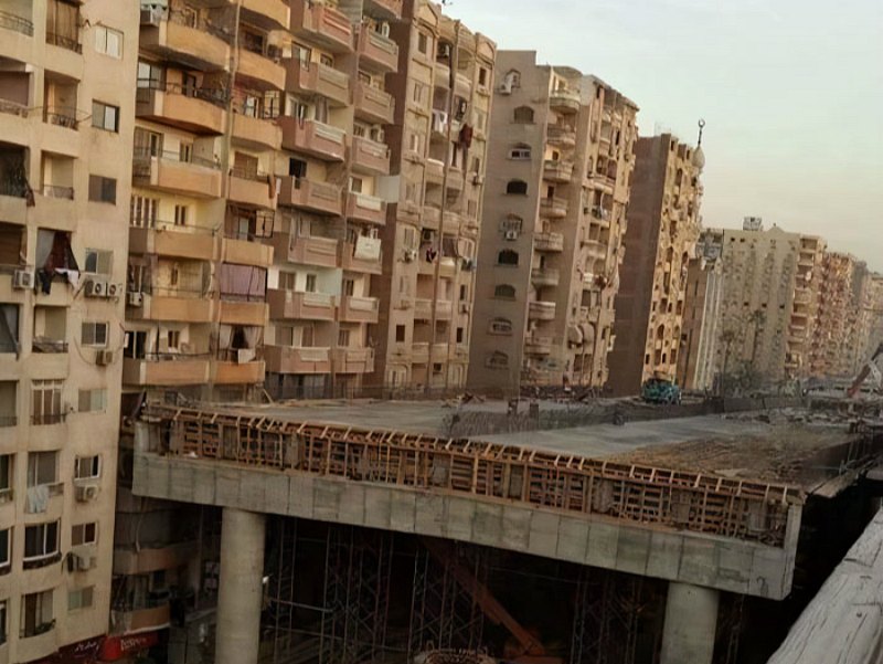 В Египте строят скоростную эстакаду в 50 см от жилых домов