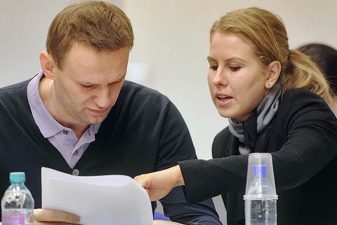 «Родительский гнев» за косарь: Навальный и Соболь устроили очередную позорную акцию
