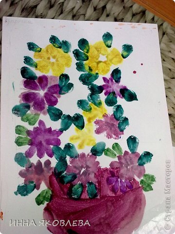 Сегодня хочу напомнить вам детсадовский способ рисования цветов и листьев.
Дети, даже старшие школьники, просто обожают этот способ за простоту, быстроту и эффектность! фото 14