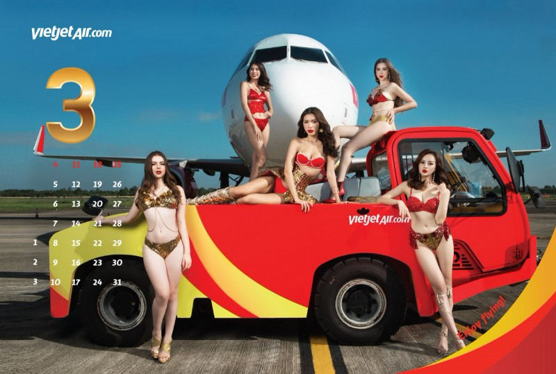 Стюардессы в бикини в календаре авиакомпании VietJet Стюардессы в бикини в календаре авиакомпании VietJet