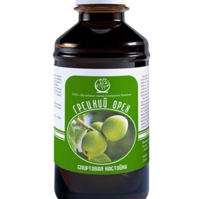 Green walnut tincture is recommended for many diseases 