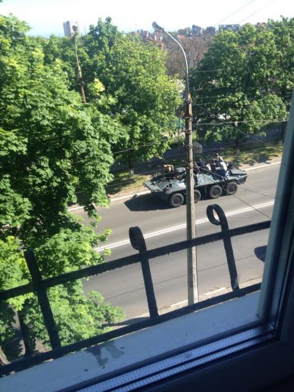 В Мариуполе национальная гвардия бросила оружие