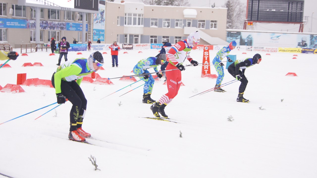 Спринт чемпионата Республики Коми по лыжным гонкам выиграли Андрей Некрасов и Наталья Смирнова
