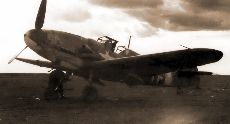 Истребитель «Мессершмитт» Bf 109G-6 из хорватской эскадрильи 15.(Kroat)/JG 52, Крым, осень-зима 1943–1944 гг. Самолёты подразделения можно было легко отличить по хорошо заметной эмблеме с национальной красно-белой шашечной доской - Сава и Мартын | Военно-исторический портал Warspot.ru