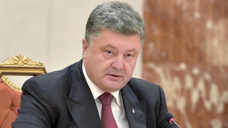 Порошенко приготовил украинский флаг для Севастополя Порошенко приготовил украинский флаг для Севастополя