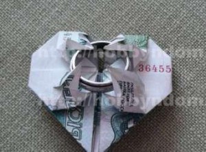 сердце из денег 11DSC07871 300x222 Денежное сердце.