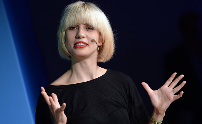 Надежда Толоконникова - участница российской панк-группы Pussy Riot в ходе интернет-конференции Re:publica в Берлине