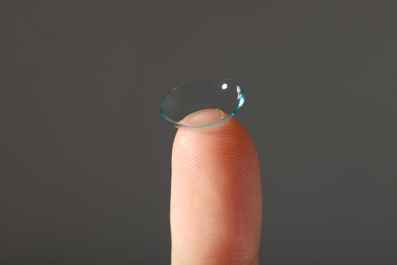 Офтальмолог Веденев: зимой стоит отдавать предпочтение однодневным линзам или очкам