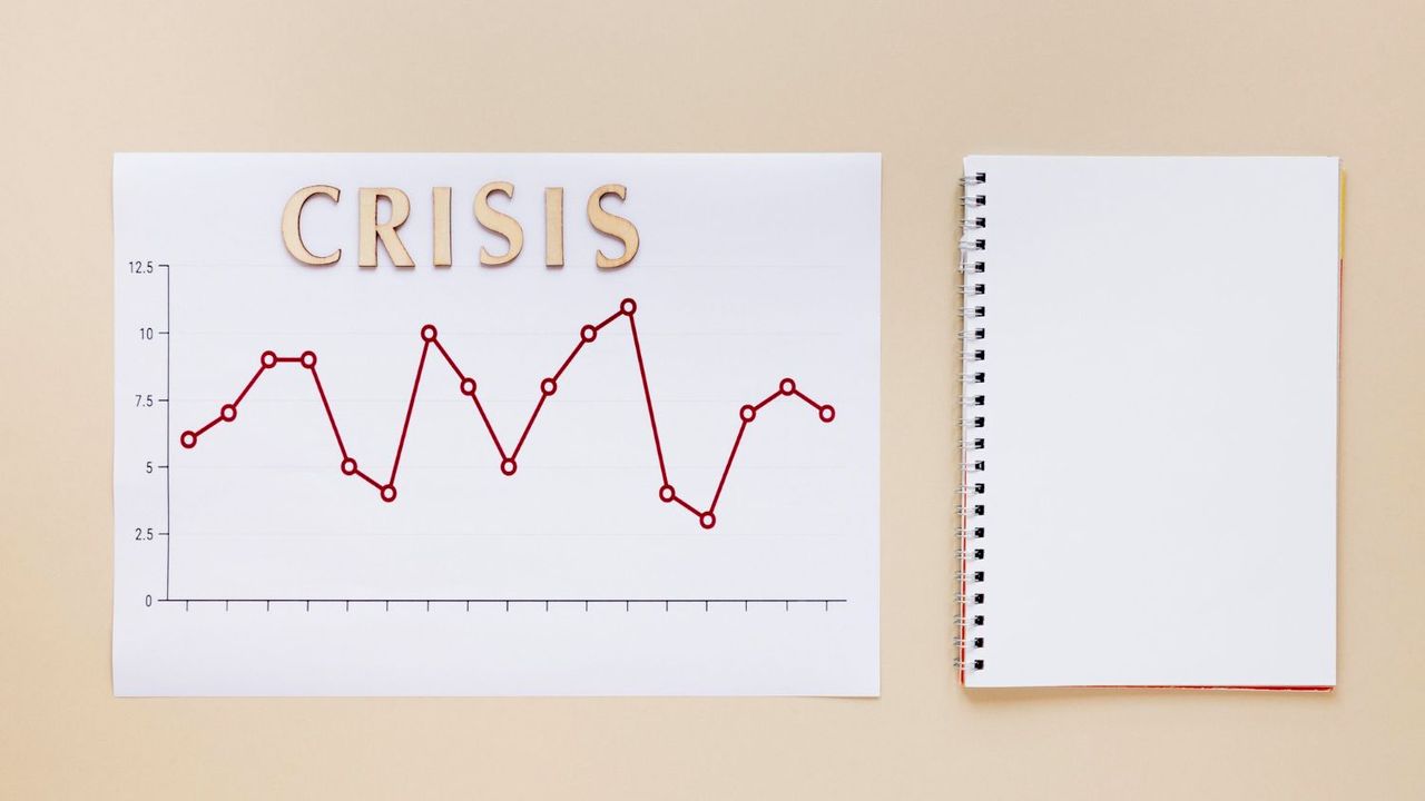 Автор “Черного лебедя” предупреждает о рисках краха и “спирали смерти” Автор “Черного лебедя” предупреждает о рисках краха и “спирали смерти”