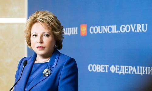 Господа сенаторы вцепились намертво в «проклятый Запад»: он им – дом родной Господа сенаторы вцепились намертво в «проклятый Запад»: он им – дом родной