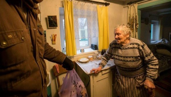 Донбасс: На подконтрольной ВСУ территории старики умирают от голода
