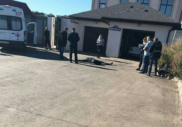 Грабители напали на дом коммерсанта Евгения Деданина и получили смертельные ранения Грабители напали на дом коммерсанта Евгения Деданина и получили смертельные ранения криминал, убийство, факты
