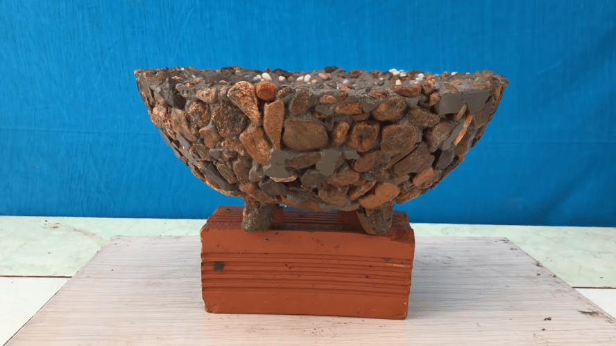 Необычная идея с помощью простых речных камней