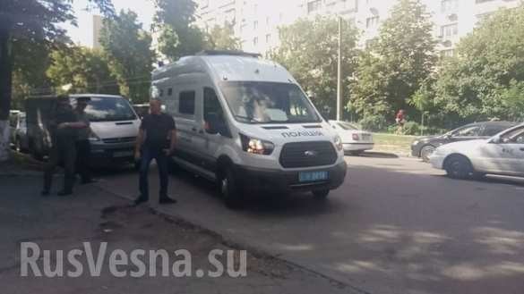 Боевики «Торнадо» забаррикадировались в киевском СИЗО, спецназ готовится к штурму Боевики «Торнадо» забаррикадировались в киевском СИЗО, спецназ готовится к штурму