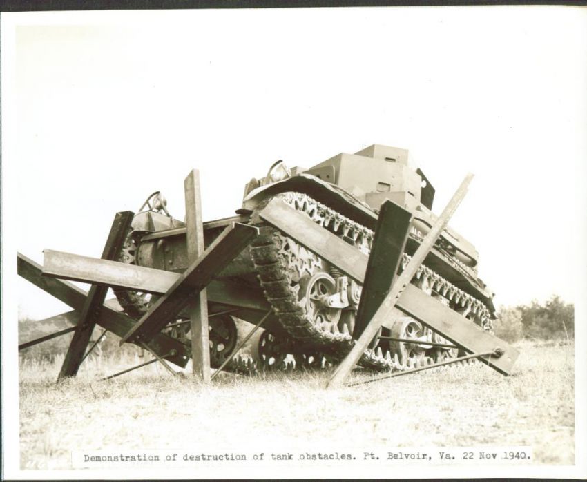 Вы знаете кто автор противотанкого "ежа"? война, изобретения