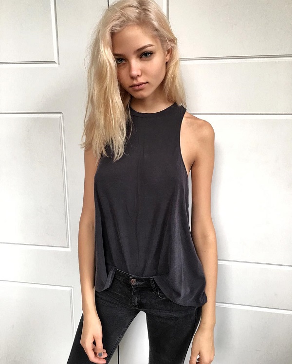 Skinny hot babes