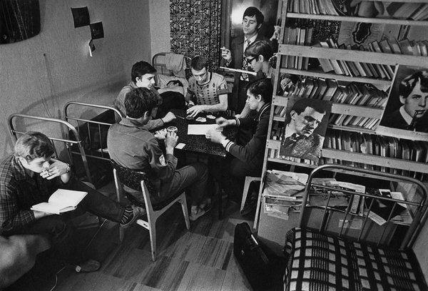 В студенческом общежитии МГУ. Владимир Лагранж, 1963–1964 гг., Москва, из архива МАММ/МДФ.