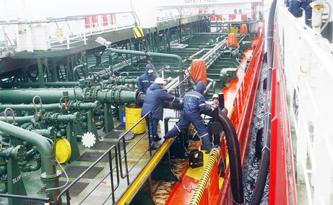 Россия умоляет Европу, Америку и Азию купить ее дешёвую нефть
