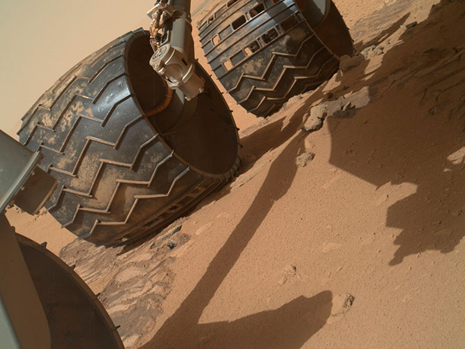 Curiosity приступил к анализу грунта Марса