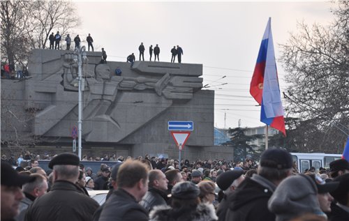 На многотысячном митинге в Севастополе, избран городской голова