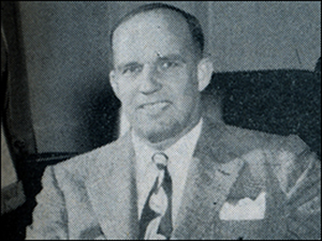 Агент Хоттел. Родился в 1902 году, закончил университет Джорджа Вашингтона. Служил в ФБР с 1934 года. Вышел в отставку в 1955 году. Умер в 1990.