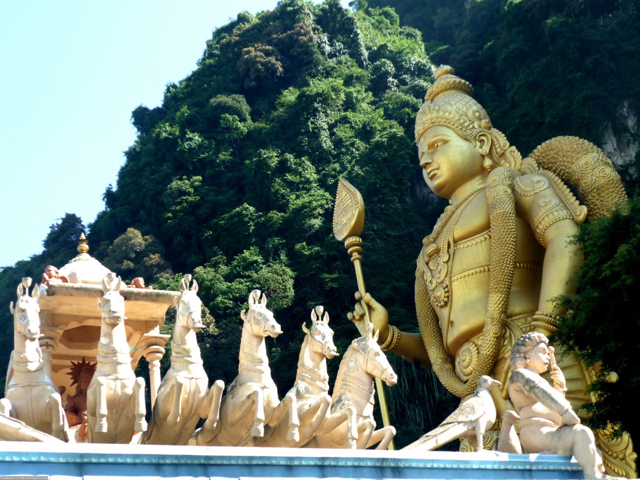 Пещеры Бату Кейвс (Batu Caves). Индонезия. Пещеры Бату Кейвс (Batu Caves). Индонезия.