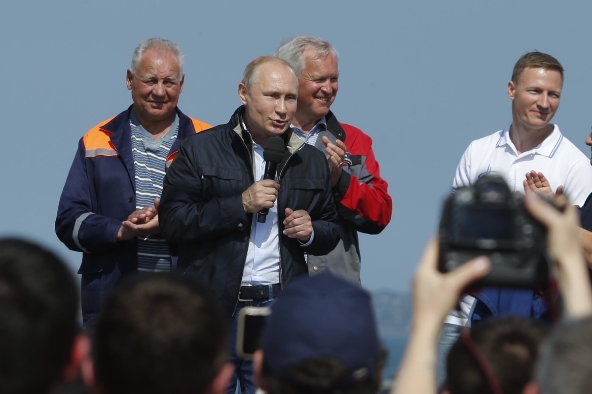 Чужих на праздник не зовут. Почему крымскую элиту оттеснили от Крымского моста? Чужих на праздник не зовут. Почему крымскую элиту оттеснили от Крымского моста?