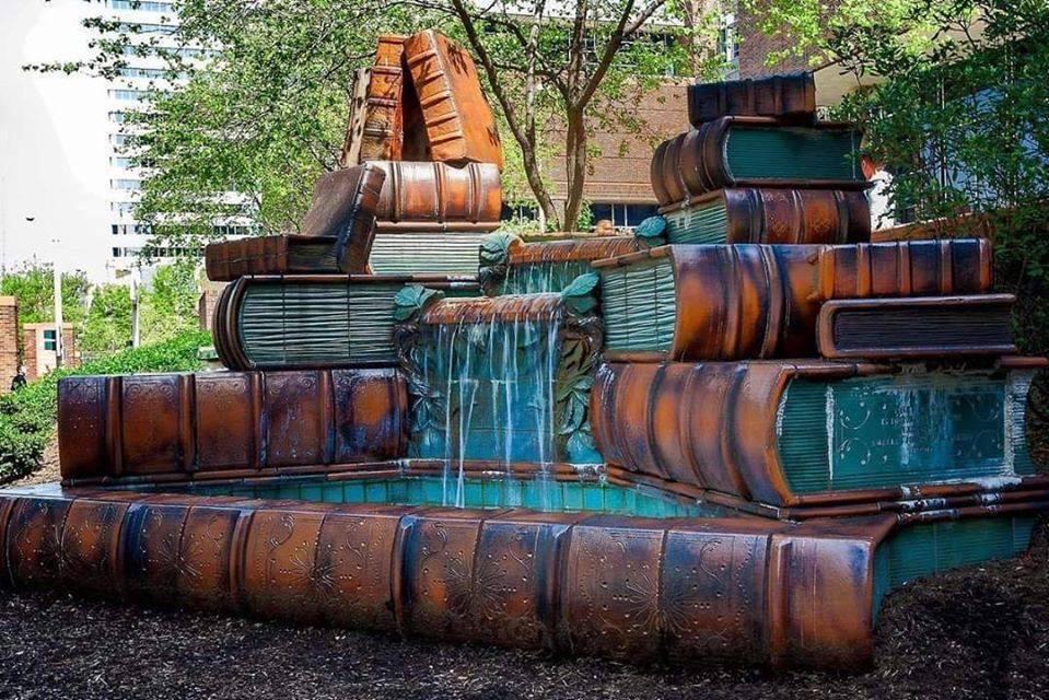 Новая рубрика о «книжных достопримечательностях» появилась на странице «ВКонтакте» библиотеки № 124