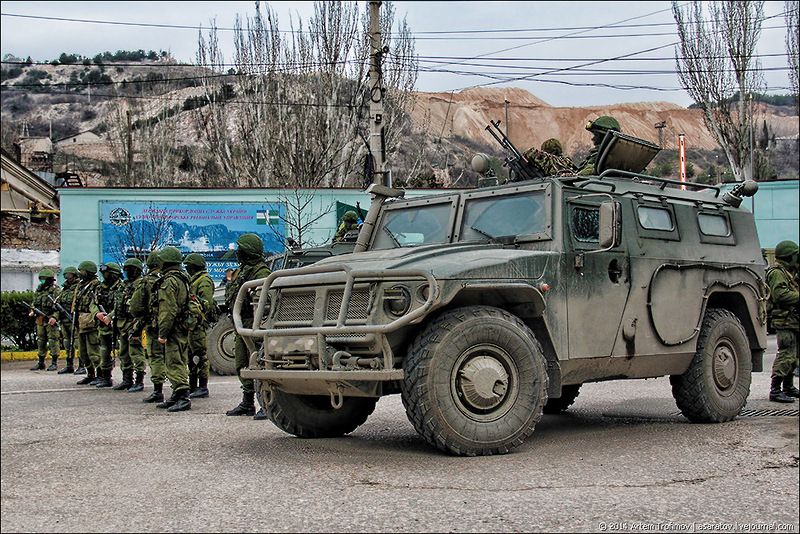 Жители Балаклавы выступили живым щитом между российскими и украинскими военными ...