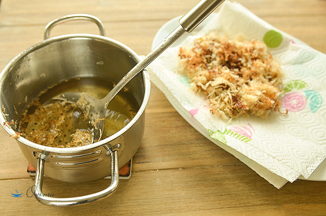 Свиные котлеты с фритированной квашенной капустой