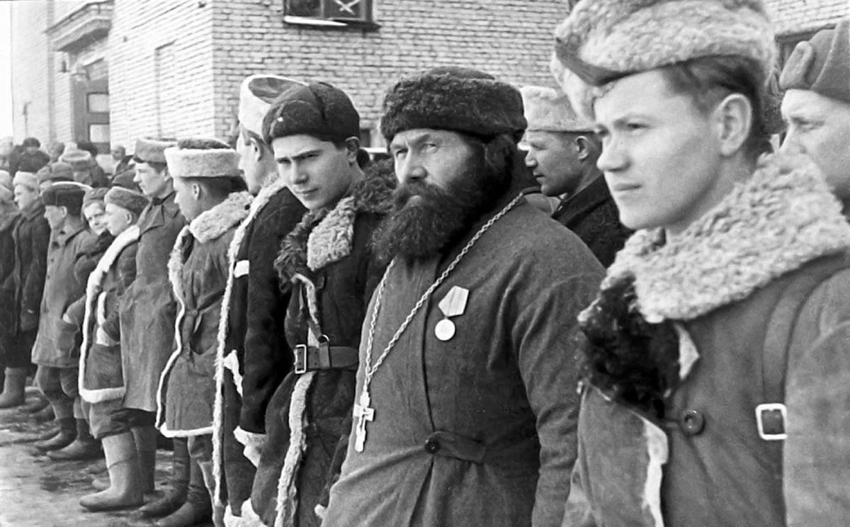 "Войну выиграли безбожники, но с Божьей помощью" - маршал Д.Т. Язов