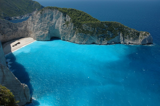   (Navagio Beach).  , 