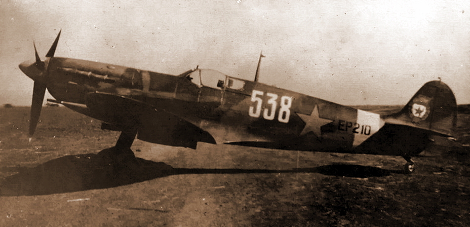 «Спитфайр» Mk.VB из 57-го гвардейского истребительного авиаполка, Кубань, весна 1943 года. Полк первым попал на фронт на истребителях этого типа, и «Спитфайры» били все кому не лень: и свои, и чужие. Впрочем, благодаря этому обстоятельству нам известен этот единственный снимок, который пришлось рассылать по всем авиационным и зенитным частям на участке фронта. Виктор Савченко и Сергей Мартынов были лучшими на этом типе истребителя - Сава и Мартын | Военно-исторический портал Warspot.ru
