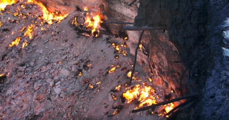 Адово горнило: закат солнца у газового кратера в Туркменистане Адово горнило: закат солнца у газового кратера в Туркменистане Дарваза, аномалия, видео, врата ада, газ, кратер, огонь, туркменистан