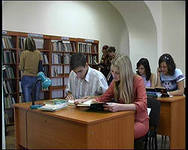 В Госдуму внесен законопроект, возвращающий студентам право на бесплатное посещение музеев и пользование библиотеками.