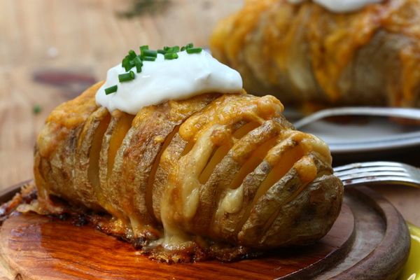 Запеченный с сыром картофель Запеченный с сыром картофель