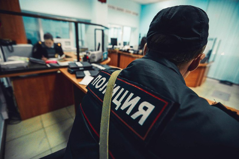Из припаркованной на Ленинградском проспекте иномарки украли вещи на сумму 1,7 млн рублей