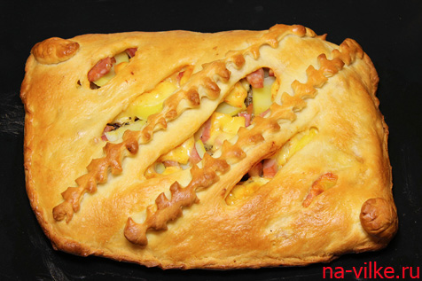 Фугасс с ветчиной, сыром и картофелем