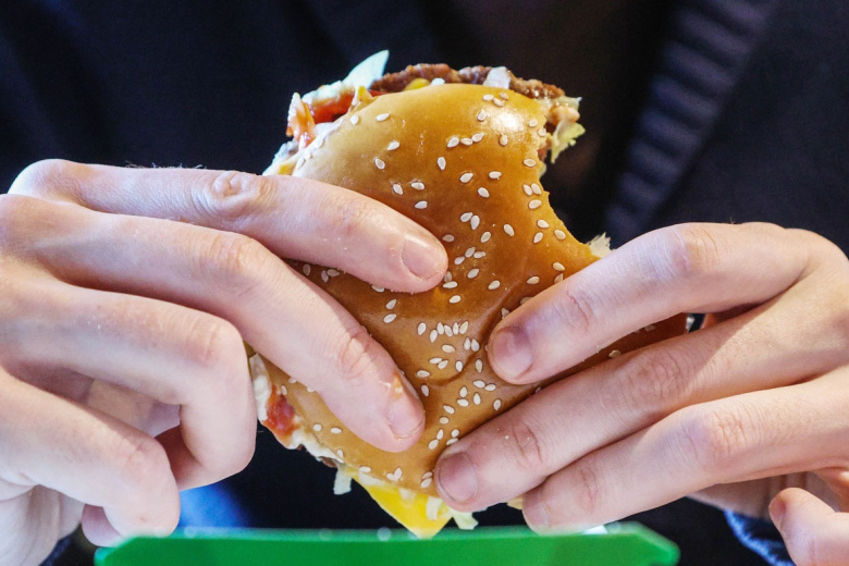 Психолог Соболева: причиной постоянного чувства голода может быть обезвоживание