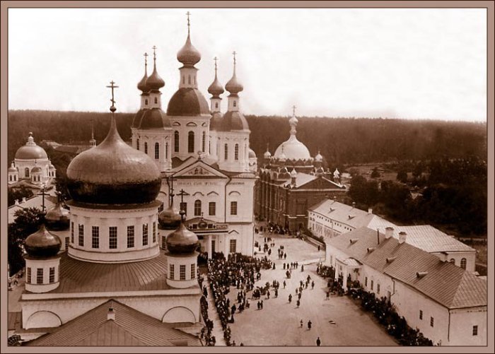 Саровский монастырь. В центре — Успенский собор./Фото: static.elitsy.ru Саровский монастырь. В центре — Успенский собор./Фото: static.elitsy.ru
