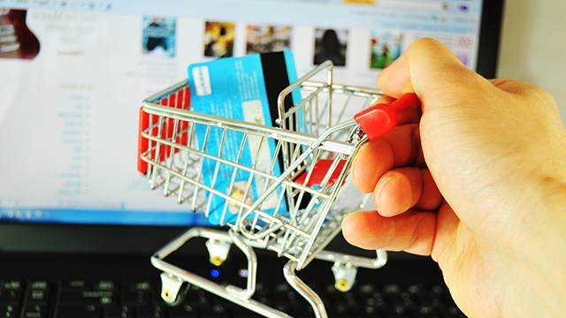 Экономист раскритиковал предложение ввести пошлины на все интернет-покупки за рубежом