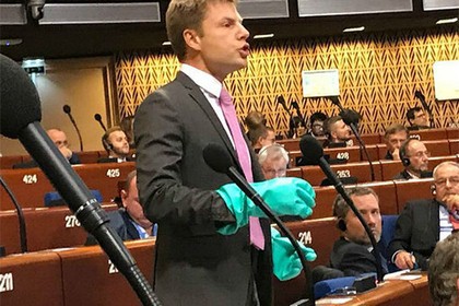 Привет из сумасшедшего дома: какой костюм сегодня оденет Украина Привет из сумасшедшего дома: какой костюм сегодня оденет Украина