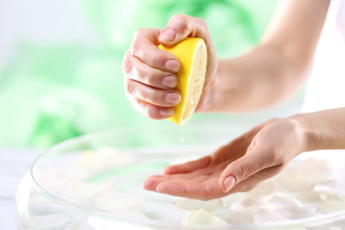 Рыба, лук и чеснок: 10 хитростей, как избавить руки от неприятного запаха