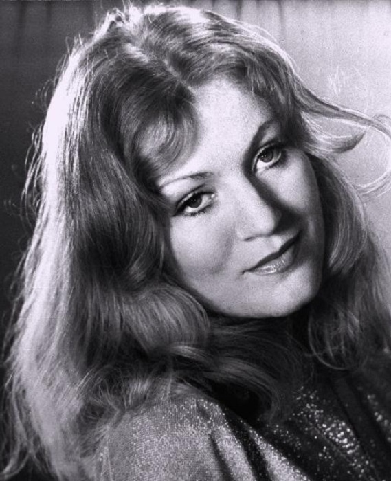 Анна Герман - любимица нескольких поколений. Анна Герман - любимица нескольких поколений.