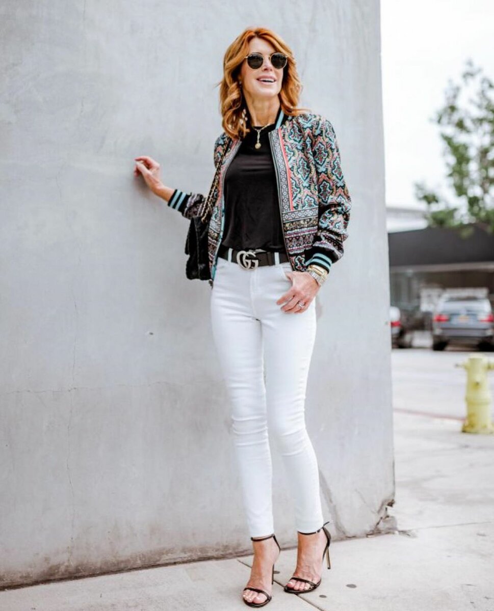 Белые джинсы станут вашими любимыми после того, как вы увидите с чем их носить